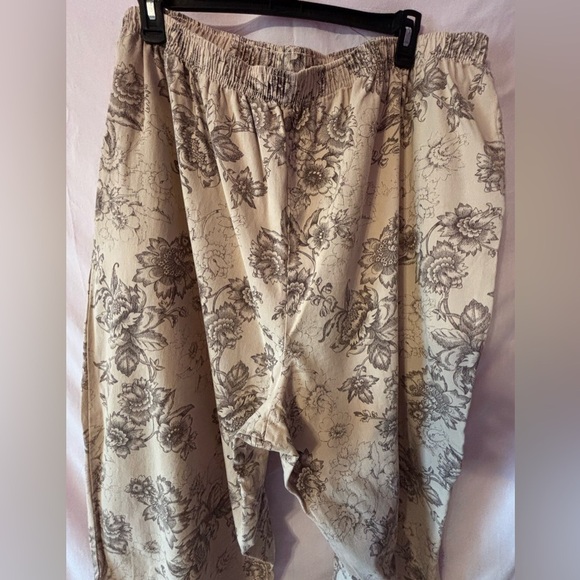 Junonia Tan and Brown Floral Straight Leg Capris with Elastic Waistband - Picture 2 of 15